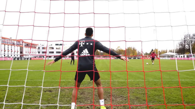 Musiala shows his goalkeeper skills in training