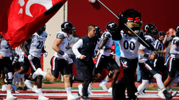 Cincinnati Bearcats head coach Luke Fickell leads the Bearcats onto the field for the first quarter of the NCAA football game between the Indiana Hoosiers and the Cincinnati Bearcats at Memorial Stadium in Bloomington, Ind., on Saturday, Sept. 18, 2021. Cincinnati Bearcats At Indiana Hoosiers Football
