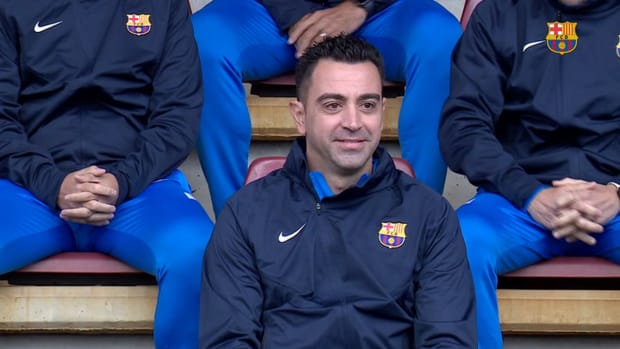 Xavi Hernández and his staff