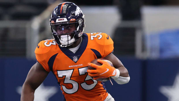 Denver Broncos running back Javonte Williams (33) runs with the ball in the second quarter against the Dallas Cowboys at AT&T Stadium.