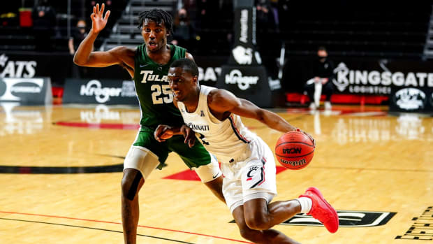 Cincinnati Bearcats guard Keith Williams (2) drives to the basket as Tulane Green Wave guard Jaylen Forbes (25) defends in the second half of a men's NCAA basketball game, Friday, Feb. 26, 2021, at Fifth Third Arena in Cincinnati. The Cincinnati Bearcats won, 91-71.

Tulane Green Wave At Cincinnati Bearcats Feb 26