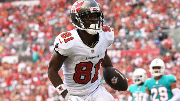 antonio-brown-accused-fake-vaccine-card-punishment