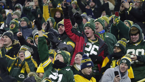 green-bay-packers-fans-stock