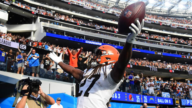 Kareem Hunt celebrating a touchdown with the Browns.