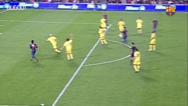 Ronaldinho's incredible bicycle kick goal vs Villarreal