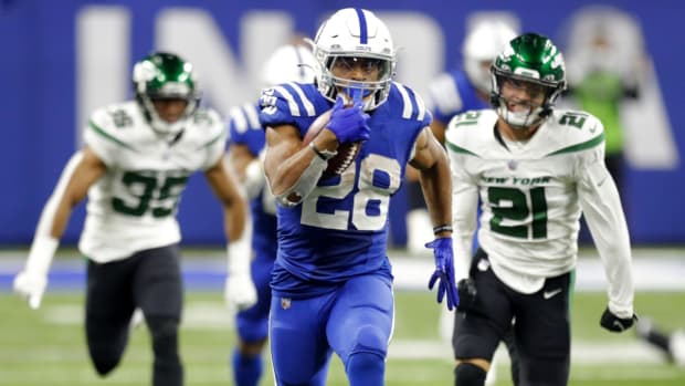 Indianapolis Colts running back Jonathan Taylor (28) rushes 78 yards for a touchdown Thursday, Nov. 4, 2021, during a game against the New York Jets at Lucas Oil Stadium in Indianapolis.