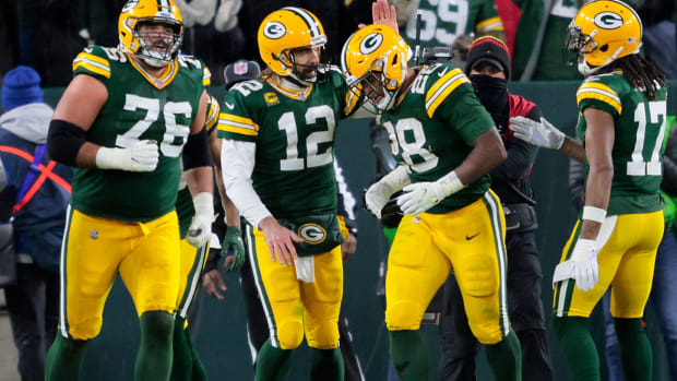 aaron-rodgers-aj-dillon-green-bay-packers