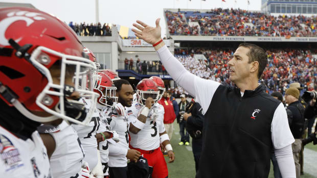 Cincinnati Bearcats head coach Luke Fickell readies his team to take the field in the first quarter of the Military Bowl at Navy Marine Corps Memorial Stadium in Annapolis, Md., on Monday, Dec. 31, 2018. Military Bowl Cincinnati Bearcats Vs Virginia Tech Hokies