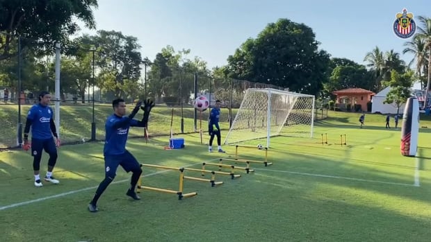 Pre-season work for Chivas goalkeepers