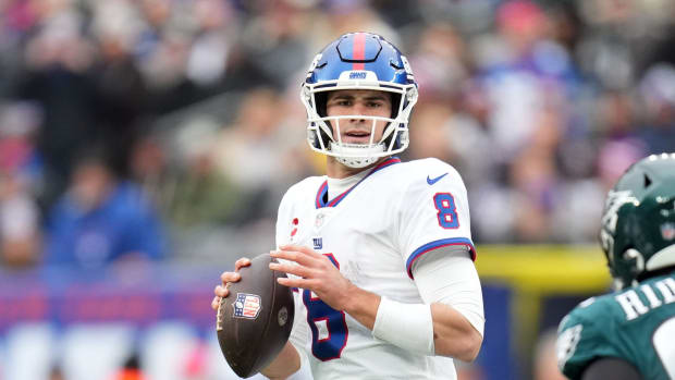 New York Giants quarterback Daniel Jones (8) looks to throw in the first half. The Giants defeat the Eagles, 13-7, at MetLife Stadium on Sunday, Nov. 28, 2021, in East Rutherford.