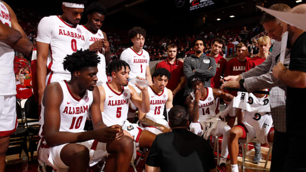 Alabama basketball huddle