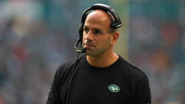 Robert Saleh coaches for the Jets.