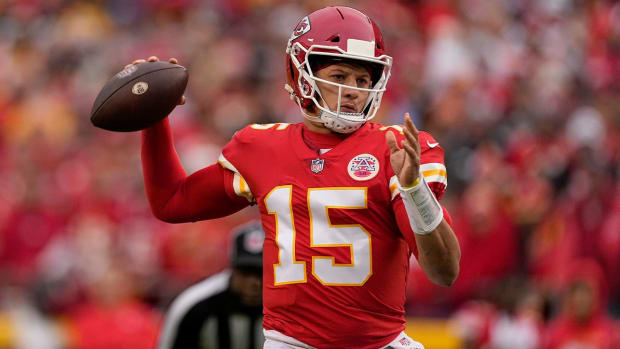 Kansas City Chiefs quarterback Patrick Mahomes throws during the first half of an NFL football game against the Pittsburgh Steelers Sunday, Dec. 26, 2021, in Kansas City, Mo.