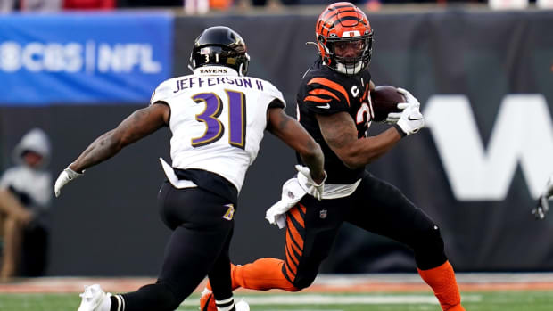 Cincinnati Bengals running back Joe Mixon (28) carries the ball in the third quarter as Baltimore Ravens safety Tony Jefferson (31) defends during a Week 16 NFL game, Sunday, Dec. 26, 2021, at Paul Brown Stadium in Cincinnati. The Cincinnati Bengals defeated the Baltimore Ravens, 41-21.

Baltimore Ravens At Cincinnati Bengals Dec 26