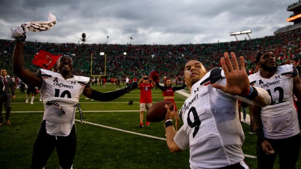 Cincinnati Bearcats quarterback Desmond Ridder (9) throws a ball into the stands in celebration after the NCAA football game on Saturday, Oct. 2, 2021, at Notre Dame Stadium in South Bend, Ind. Cincinnati Bearcats defeated Notre Dame Fighting Irish 24-13. Cincinnati Bearcats At Notre Dame Fighting Irish 211
