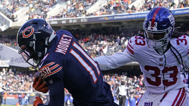 Jan 2, 2022; Chicago, Illinois, USA; Chicago Bears wide receiver Darnell Mooney (11) makes a touchdown catch against New York Giants cornerback Aaron Robinson (33) during the first quarter at Soldier Field.
