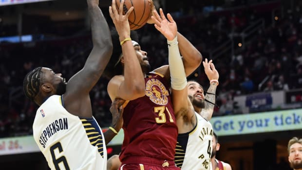 Jan 2, 2022; Cleveland, Ohio, USA; Cleveland Cavaliers center Jarrett Allen (31) grabs a rebound in between Indiana Pacers guard Lance Stephenson (6) and guard Duane Washington Jr. (4) during the second half at Rocket Mortgage FieldHouse. Mandatory Credit: Ken Blaze-USA TODAY Sports