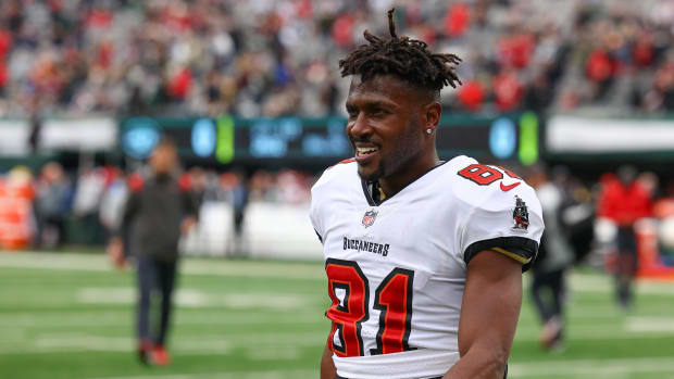Tampa Bay Buccaneers wide receiver Antonio Brown (81) on the field before the game against the New York Jets during the second half at MetLife Stadium.