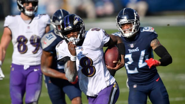 Baltimore Ravens quarterback Lamar Jackson (8) runs for a touchdown during their 20-13 victory over the Tennessee Titans in the AFC Wild Card game at Nissan Stadium in Nashville Jan. 10, 2021.

Titans Ravens 111