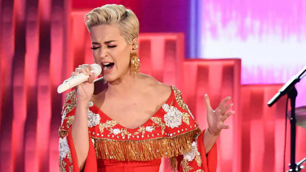 February 10, 2019; Los Angeles, CA, USA; Katy Perry (L) and Kacey Musgraves sing \"Here you come again\" as part of a tribute to Dolly Parton during the 61st Annual GRAMMY Awards on Feb. 10, 2019 at STAPLES Center in Los Angeles, Calif.