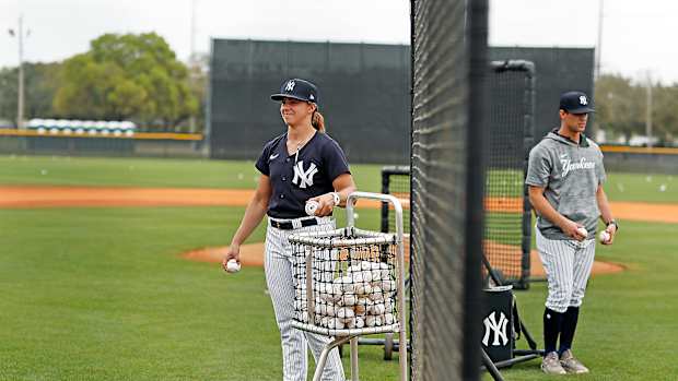 New York Yankees Low-A manager Rachel Balkovec throws batting practice