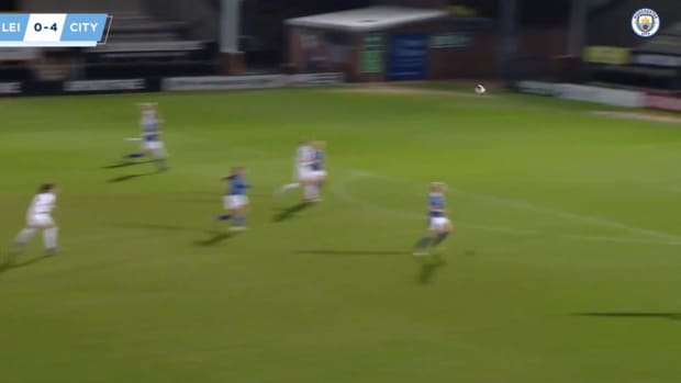 Vicky Losada's incredible long-range goal vs Leicester Women
