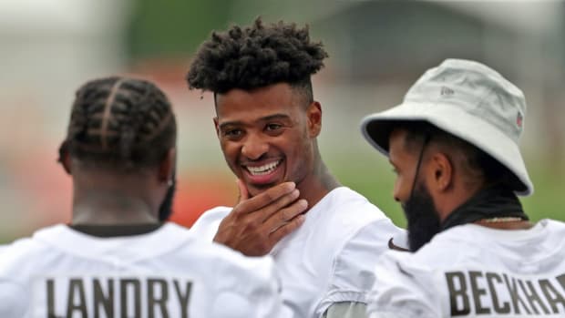 Cleveland Browns wide receiver Rashard Higgins, facing, chats with teammates Jarvis Landry, left, and Odell Beckham Jr. during NFL football training camp, Thursday, July 29, 2021, in Berea, Ohio. Brownscamp30 14