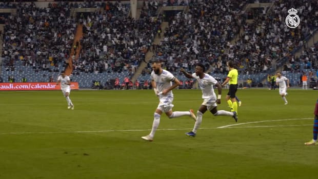 Great goal of Karim Benzema against Barcelona in Spanish Super Cup