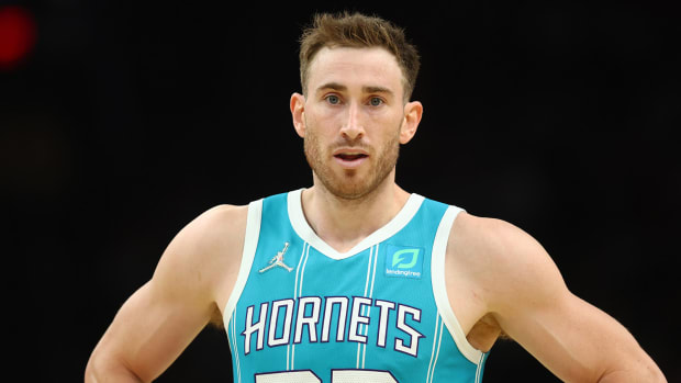 Charlotte Hornets forward Gordon Hayward (20) against the Phoenix Suns.