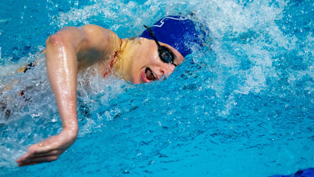 Lia Thomas swimming for Penn.