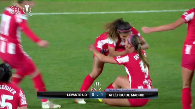 Horrendous goalkeeper mistake in Spanish Women's Super Cup semi-final