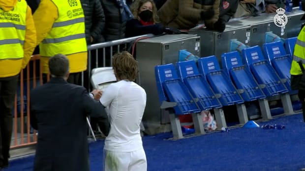Luka Modrić gave his shirt to a child fan