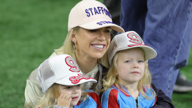 Kelly Stafford on the sideline with her twin daughters, Sawyer and Chandler, at Ford Field on Oct. 20, 2019. Syndication Unknown