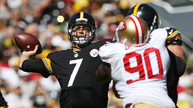 Ben Roethlisberger throws a pass for the Steelers against the 49ers.