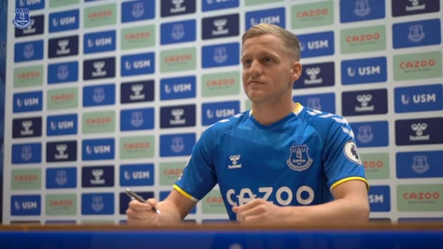 Donny van de Beek's first day at Everton after Man United switch