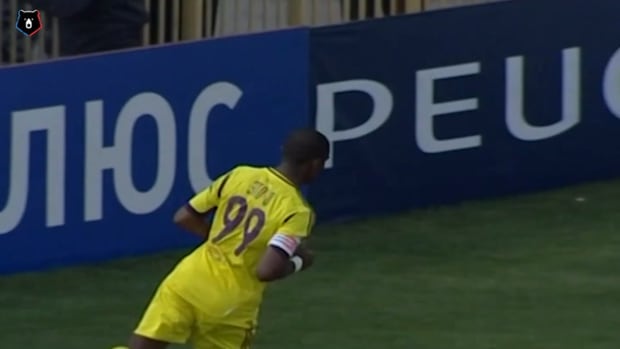 Samuel Eto'o's incredible solo goal vs Lokomotiv
