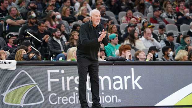 Gregg Popovich coaching the Spurs.