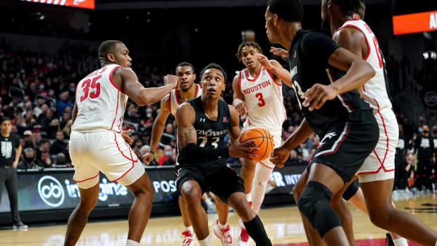Cincinnati Bearcats guard Mika Adams-Woods (23) drives to the basket in the second half of an NCAA men s college basketball game against the Houston Cougars, Sunday, Feb. 6, 2022, at Fifth Third Arena in Cincinnati. The Houston Cougars defeated the Cincinnati Bearcats, 80-58. Houston Cougars At Cincinnati Bearcats Feb 7