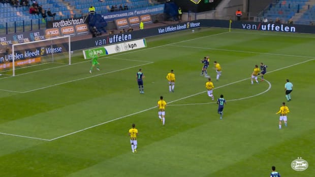 Ritsu Doan's beautiful strike vs Vitesse