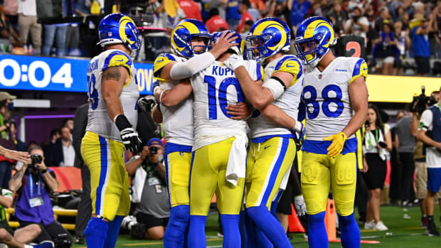 Rams teammates congratulate Cooper Kupp after go-ahead touchdown catch