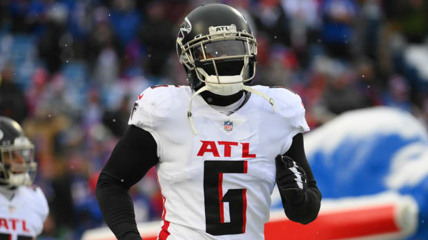 Atlanta Falcons edge rusher Dante Fowler during a game at the Bills.