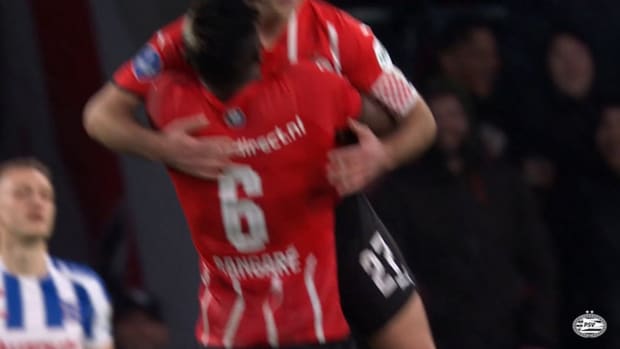 Götze helps PSV down Heerenveen