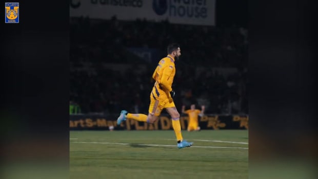 Gignac bangs another amazing bicycle kick goal for Tigres
