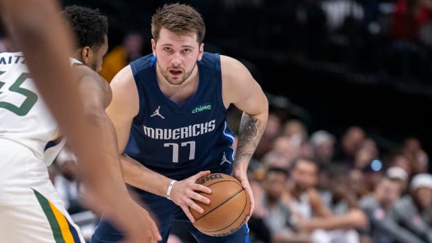 Dallas Mavericks guard Luka Doncic (77) in action during the game between the Dallas.
