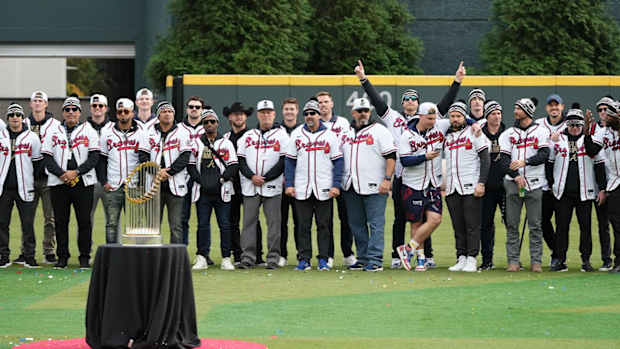 Nov 5, 2021; Atlanta, GA, USA; Atlanta Braves players and team pose with the Commissioner’s Trophy during the World Series championship rally at Truist Park.