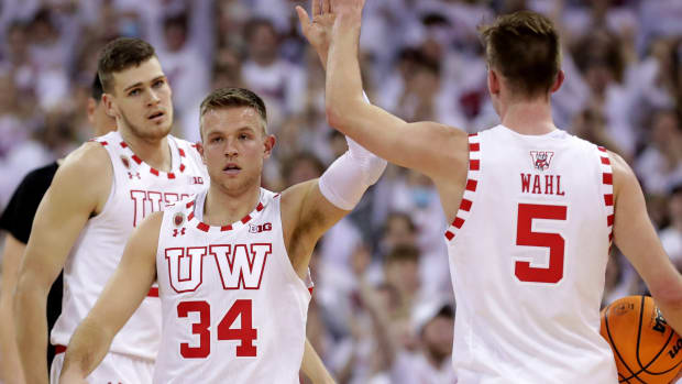 Wisconsin’s Brad Davison gets a high-five from Tyler Wahl.