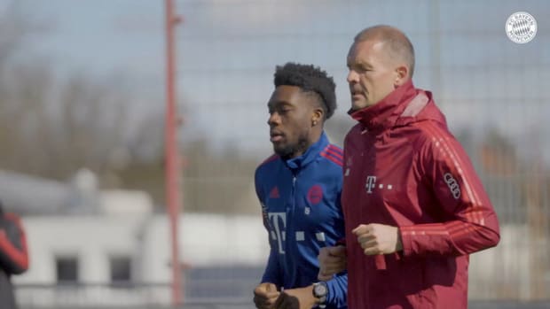Alphonso Davies back on the training pitch for Bayern Munich