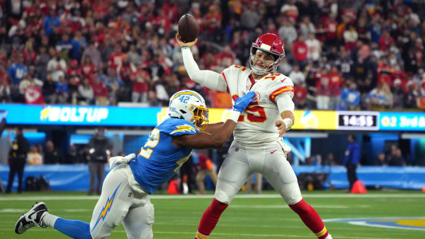 NFL: Kansas City Chiefs at Los Angeles Chargers Dec 16, 2021; Inglewood, California, USA; Kansas City Chiefs quarterback Patrick Mahomes (15) throws a pass while pressured by Los Angeles Chargers outside linebacker Uchenna Nwosu (42) in the first half at SoFi Stadium.