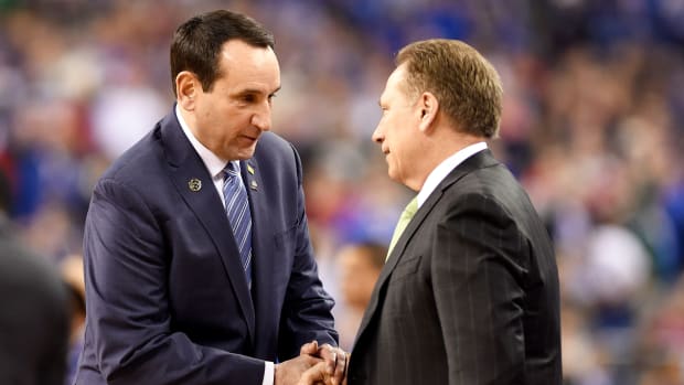 Coach K and Tom Izzo shake hands in 2015