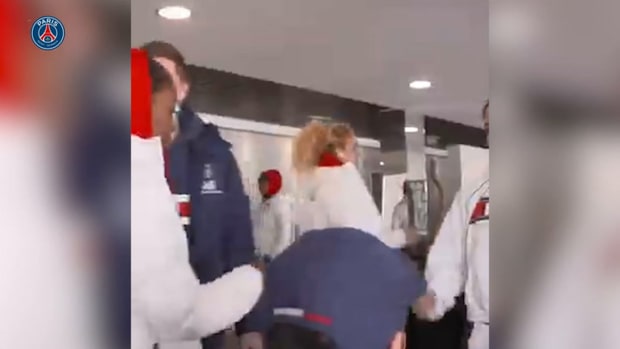 Behind the scenes of PSG Women team travel to Munich